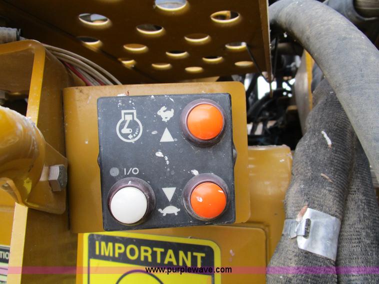 image for item D2300 2004 Ag-Chem RoGator 1064 self-propelled sprayer