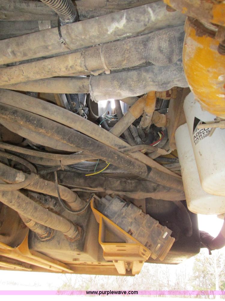 image for item D2300 2004 Ag-Chem RoGator 1064 self-propelled sprayer