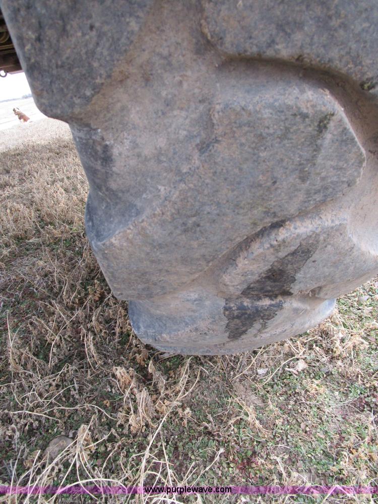 image for item D2300 2004 Ag-Chem RoGator 1064 self-propelled sprayer