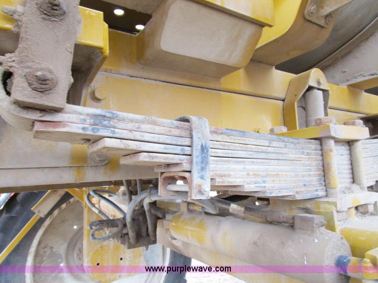 image for item D2300 2004 Ag-Chem RoGator 1064 self-propelled sprayer