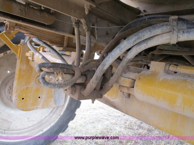 image for item D2300 2004 Ag-Chem RoGator 1064 self-propelled sprayer