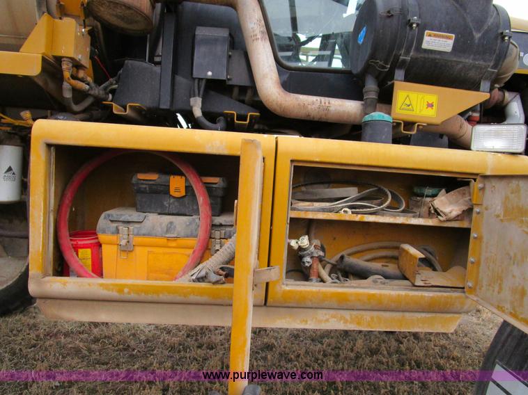 image for item D2300 2004 Ag-Chem RoGator 1064 self-propelled sprayer
