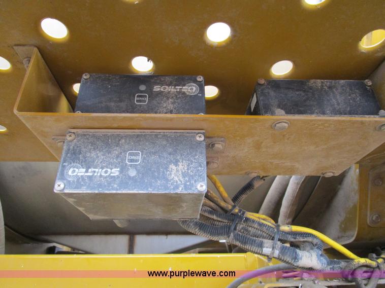 image for item D2300 2004 Ag-Chem RoGator 1064 self-propelled sprayer