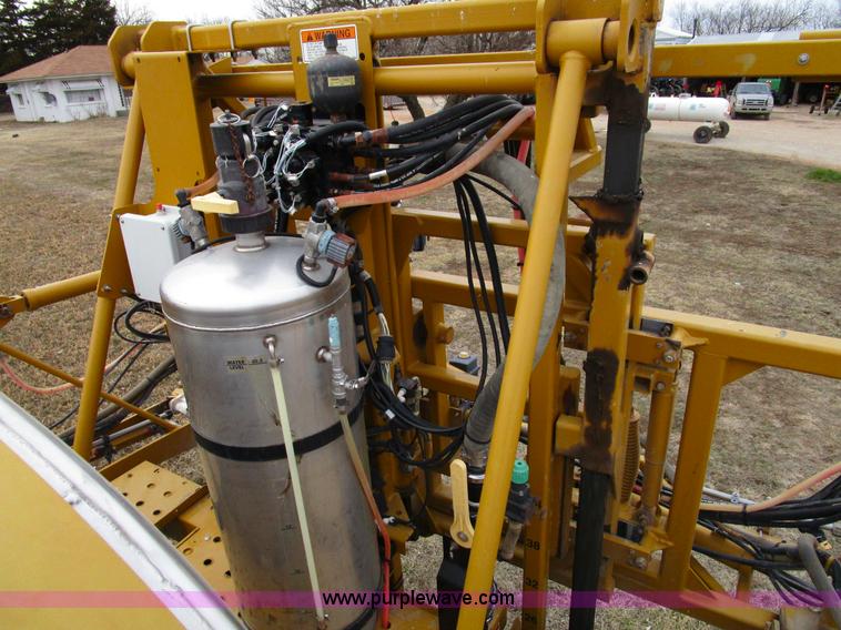 image for item D2300 2004 Ag-Chem RoGator 1064 self-propelled sprayer