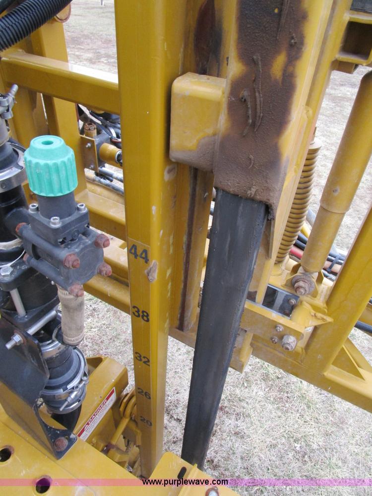 image for item D2300 2004 Ag-Chem RoGator 1064 self-propelled sprayer