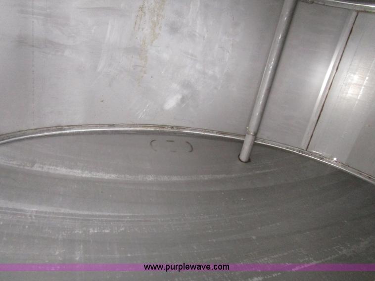 image for item D2300 2004 Ag-Chem RoGator 1064 self-propelled sprayer