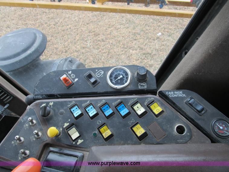 image for item D2300 2004 Ag-Chem RoGator 1064 self-propelled sprayer