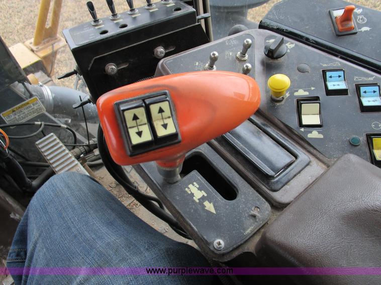 image for item D2300 2004 Ag-Chem RoGator 1064 self-propelled sprayer