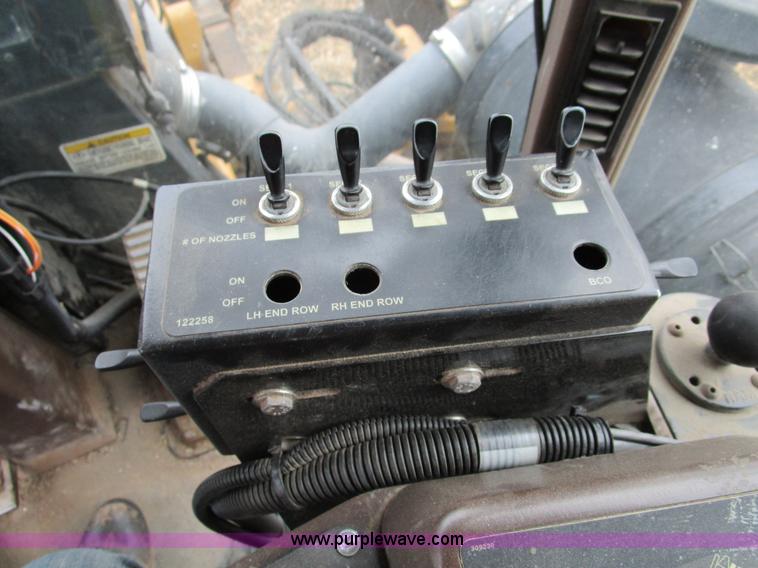 image for item D2300 2004 Ag-Chem RoGator 1064 self-propelled sprayer