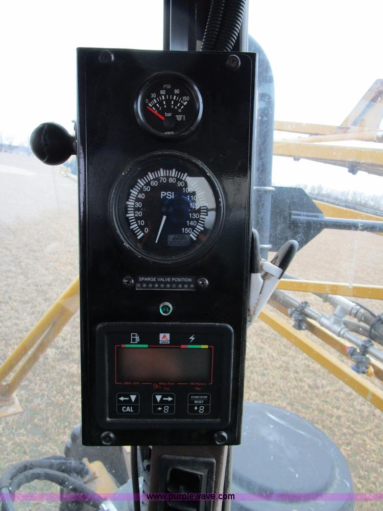 image for item D2300 2004 Ag-Chem RoGator 1064 self-propelled sprayer