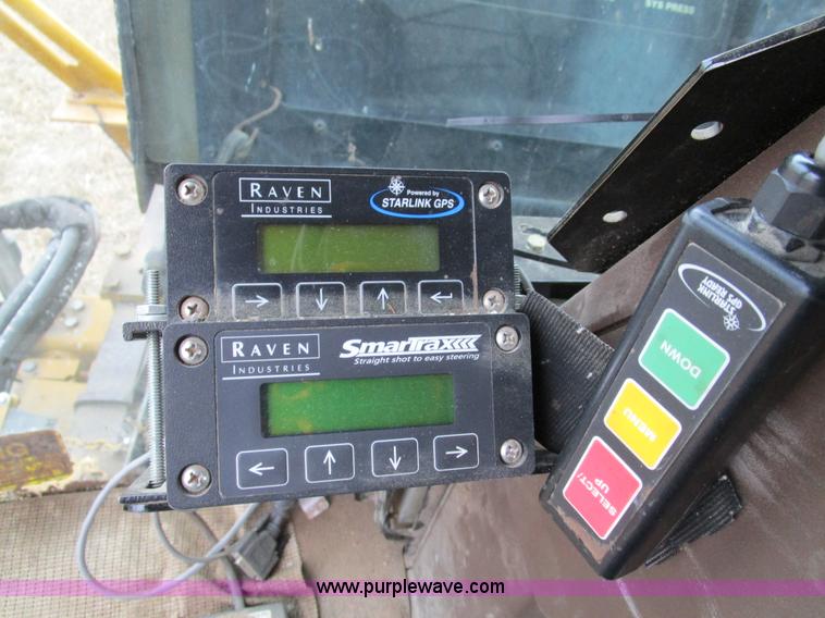 image for item D2300 2004 Ag-Chem RoGator 1064 self-propelled sprayer