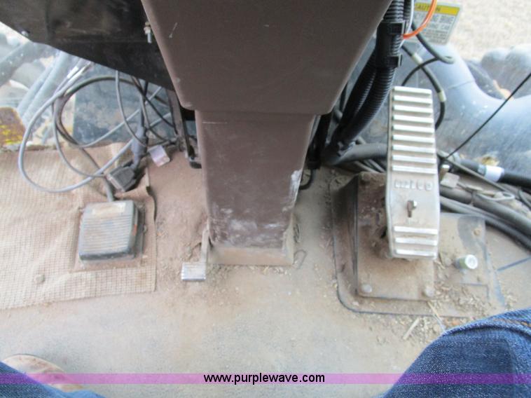 image for item D2300 2004 Ag-Chem RoGator 1064 self-propelled sprayer