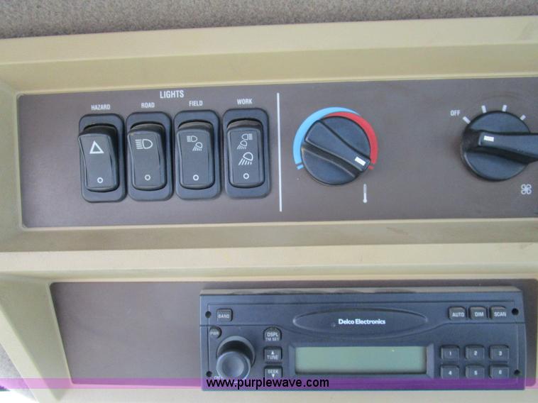 image for item D2300 2004 Ag-Chem RoGator 1064 self-propelled sprayer