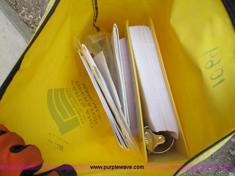 image for item D2300 2004 Ag-Chem RoGator 1064 self-propelled sprayer