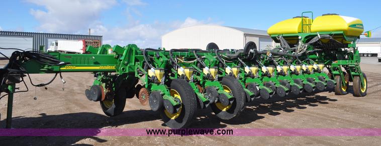 image for item F2205 2010 John Deere 1770NT planter