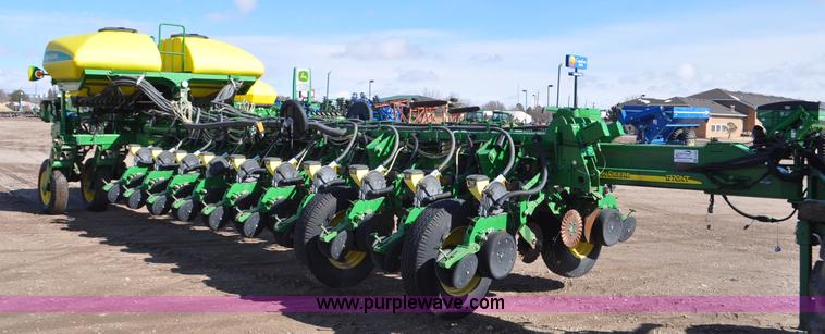 image for item F2205 2010 John Deere 1770NT planter