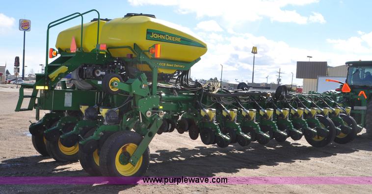 image for item F2205 2010 John Deere 1770NT planter