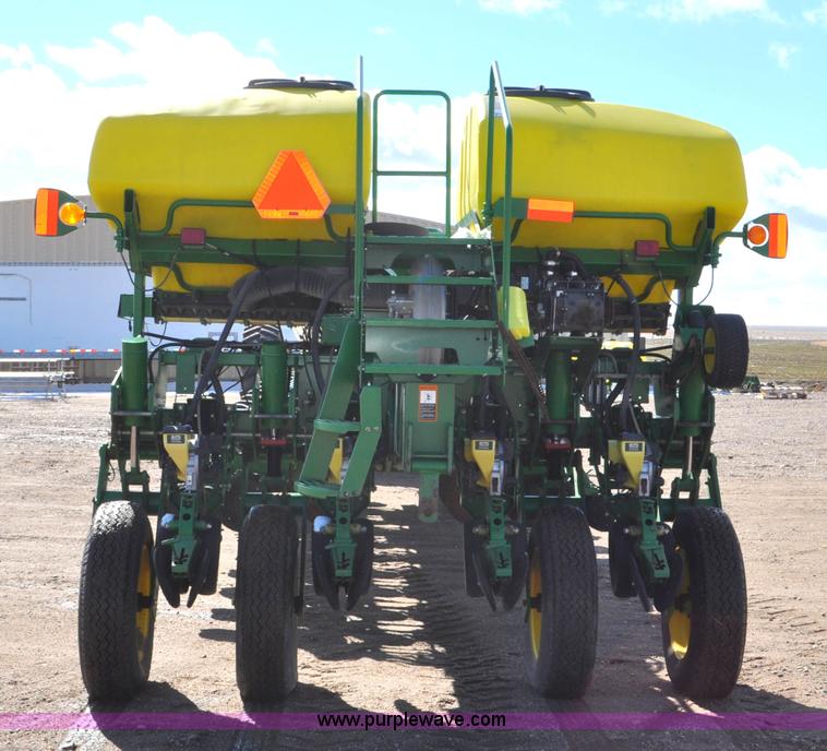 image for item F2205 2010 John Deere 1770NT planter