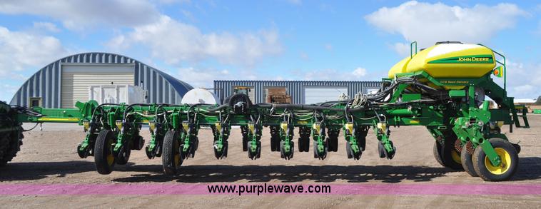 image for item F2205 2010 John Deere 1770NT planter