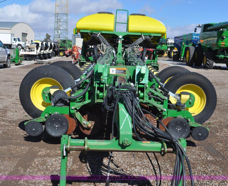 image for item F2205 2010 John Deere 1770NT planter