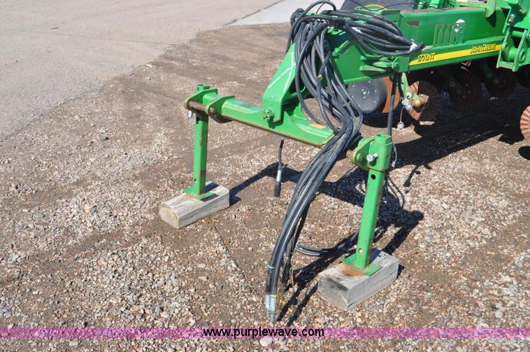 image for item F2205 2010 John Deere 1770NT planter