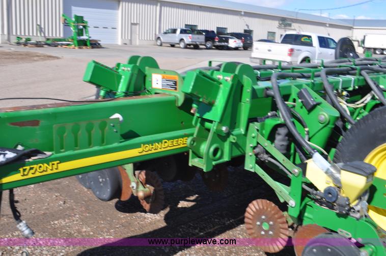 image for item F2205 2010 John Deere 1770NT planter