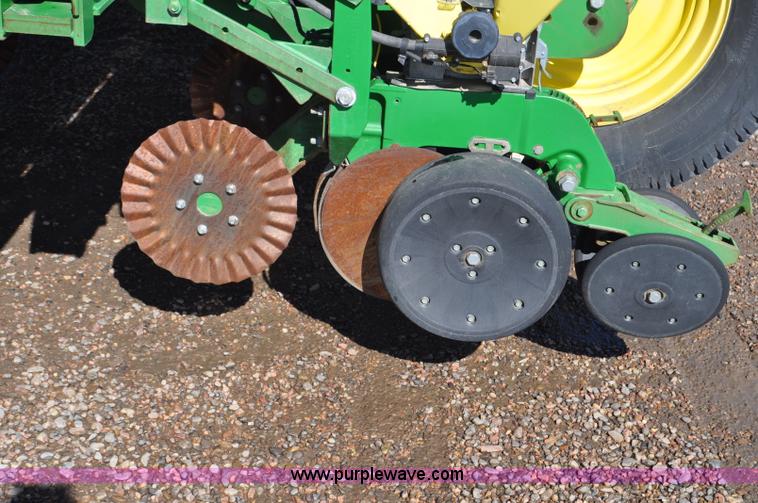 image for item F2205 2010 John Deere 1770NT planter