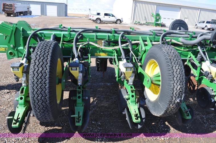image for item F2205 2010 John Deere 1770NT planter