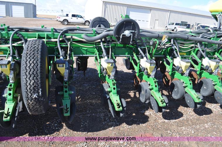 image for item F2205 2010 John Deere 1770NT planter