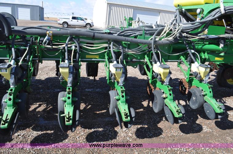 image for item F2205 2010 John Deere 1770NT planter