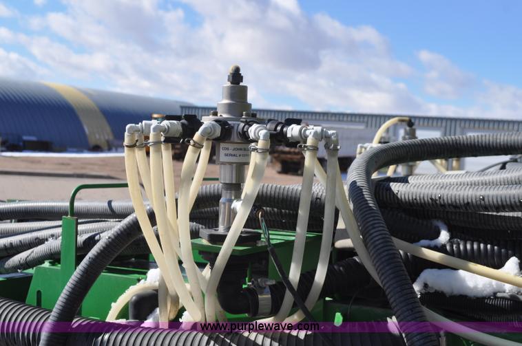 image for item F2205 2010 John Deere 1770NT planter