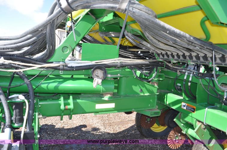 image for item F2205 2010 John Deere 1770NT planter