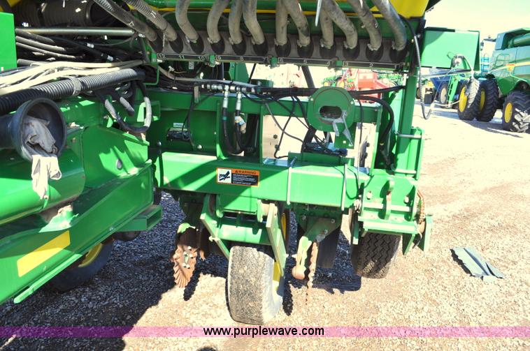 image for item F2205 2010 John Deere 1770NT planter
