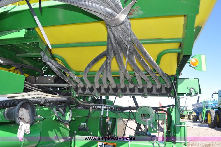 image for item F2205 2010 John Deere 1770NT planter
