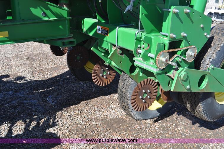 image for item F2205 2010 John Deere 1770NT planter
