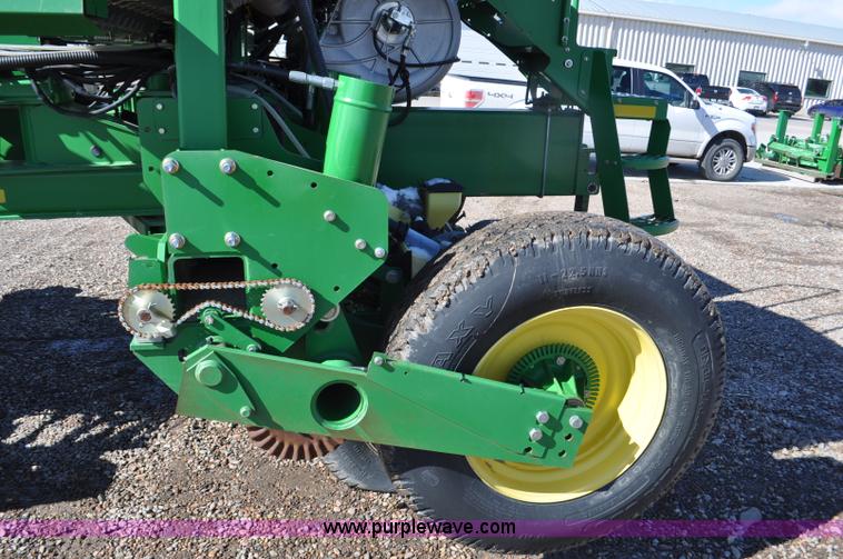 image for item F2205 2010 John Deere 1770NT planter