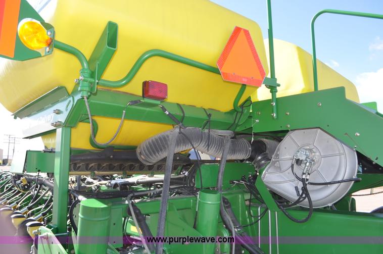 image for item F2205 2010 John Deere 1770NT planter