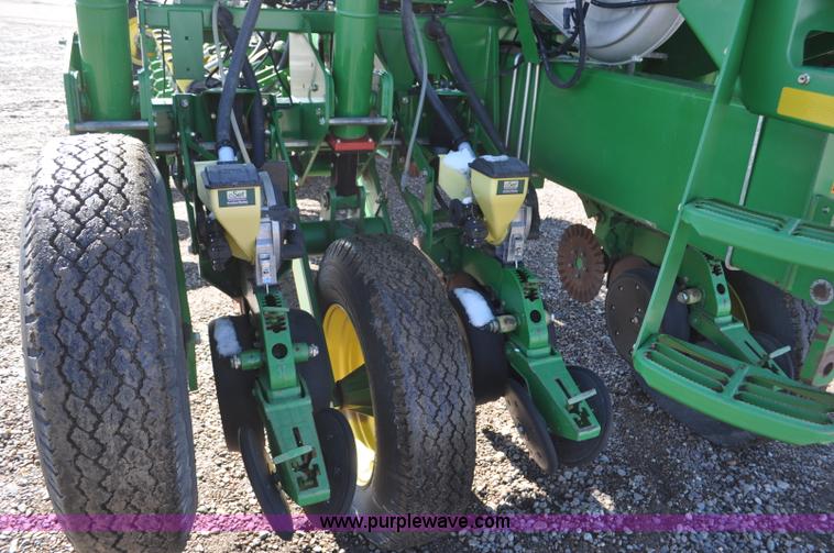 image for item F2205 2010 John Deere 1770NT planter