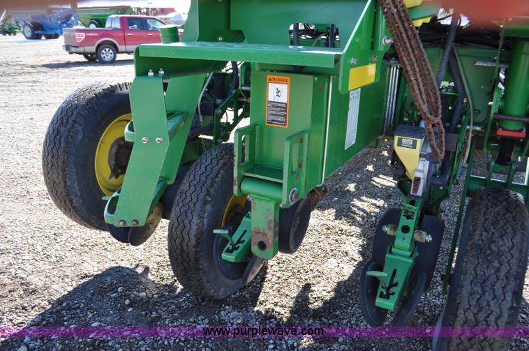 image for item F2205 2010 John Deere 1770NT planter