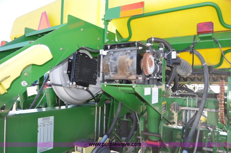 image for item F2205 2010 John Deere 1770NT planter