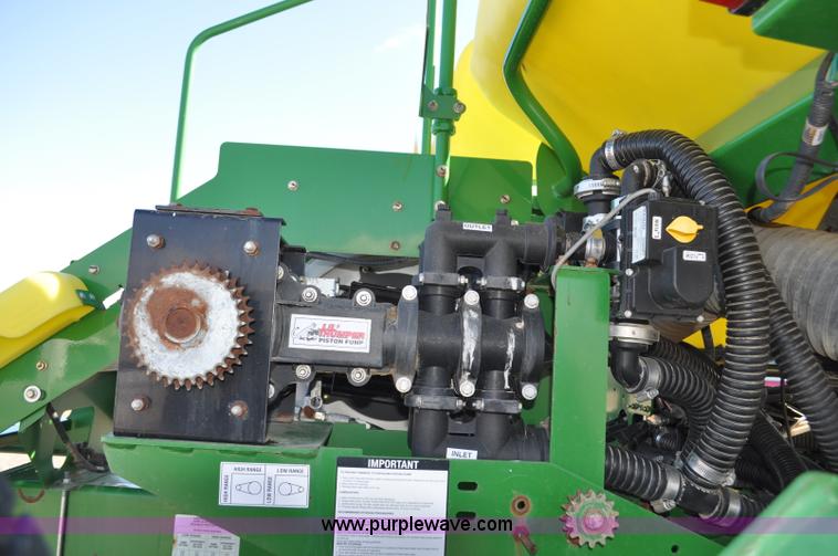 image for item F2205 2010 John Deere 1770NT planter