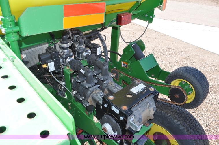 image for item F2205 2010 John Deere 1770NT planter