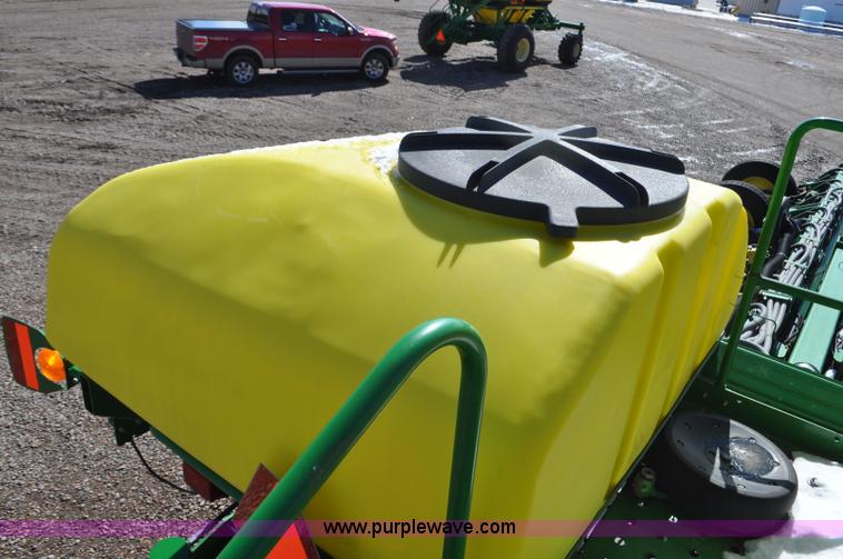 image for item F2205 2010 John Deere 1770NT planter