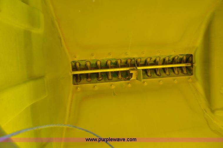 image for item F2205 2010 John Deere 1770NT planter