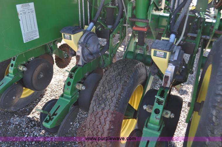 image for item F2205 2010 John Deere 1770NT planter