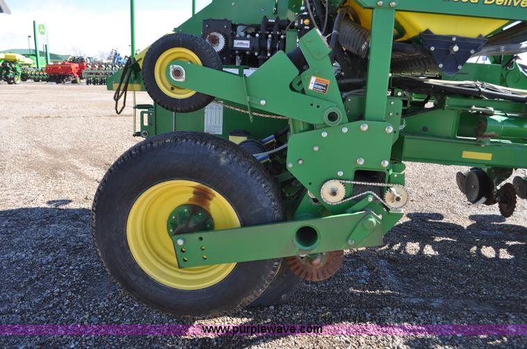 image for item F2205 2010 John Deere 1770NT planter