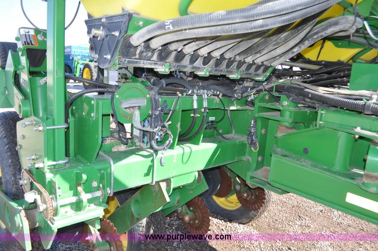 image for item F2205 2010 John Deere 1770NT planter