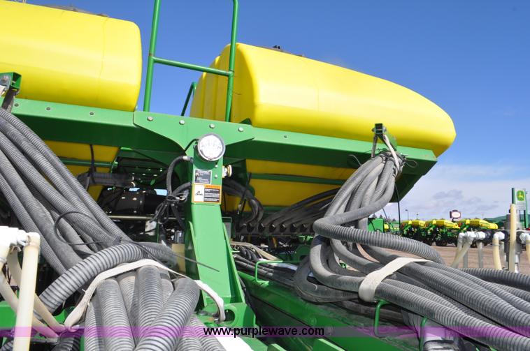 image for item F2205 2010 John Deere 1770NT planter