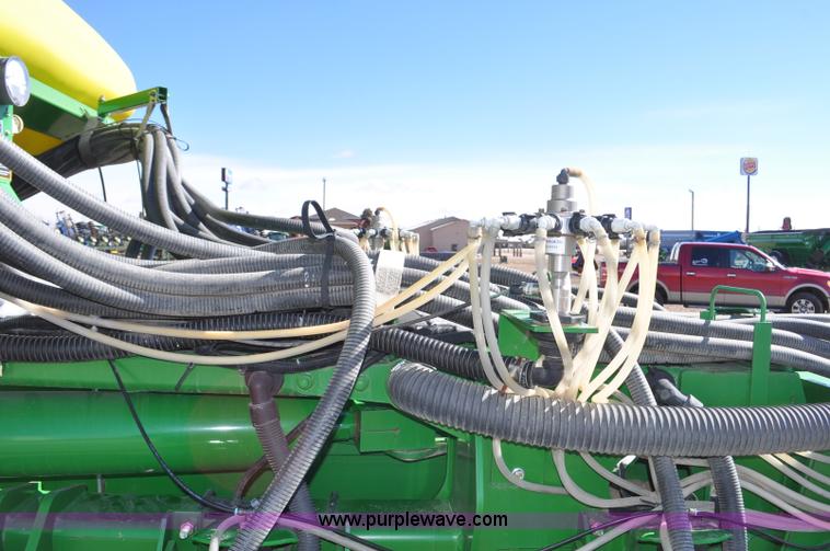 image for item F2205 2010 John Deere 1770NT planter