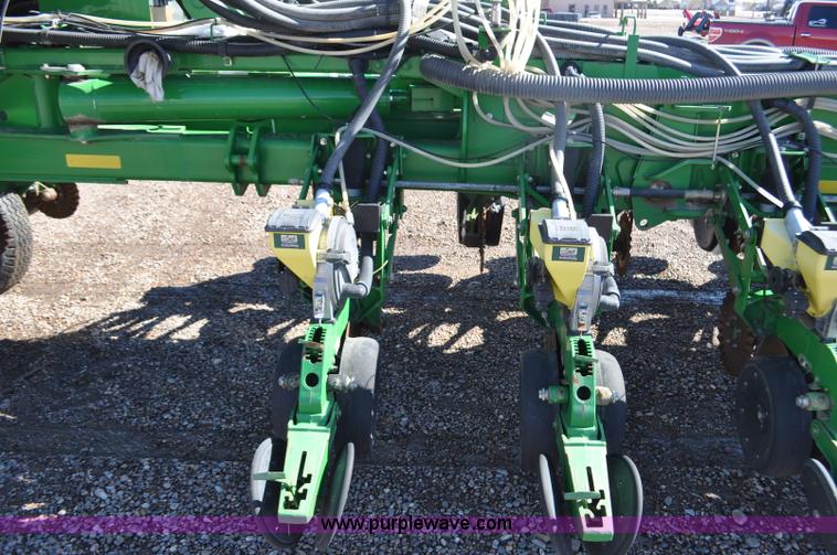 image for item F2205 2010 John Deere 1770NT planter